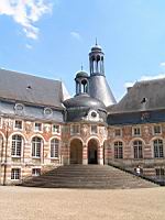 Saint-Fargeau, Chateau, cour interieure (086)